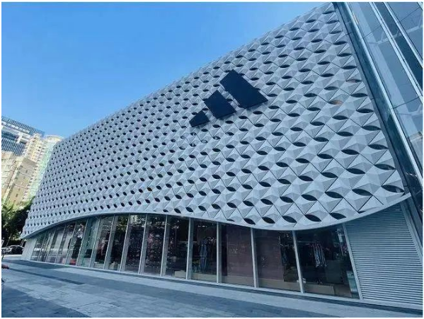 運動鞋巨頭耗資半個億開店不到兩年關店，究竟是何原因？