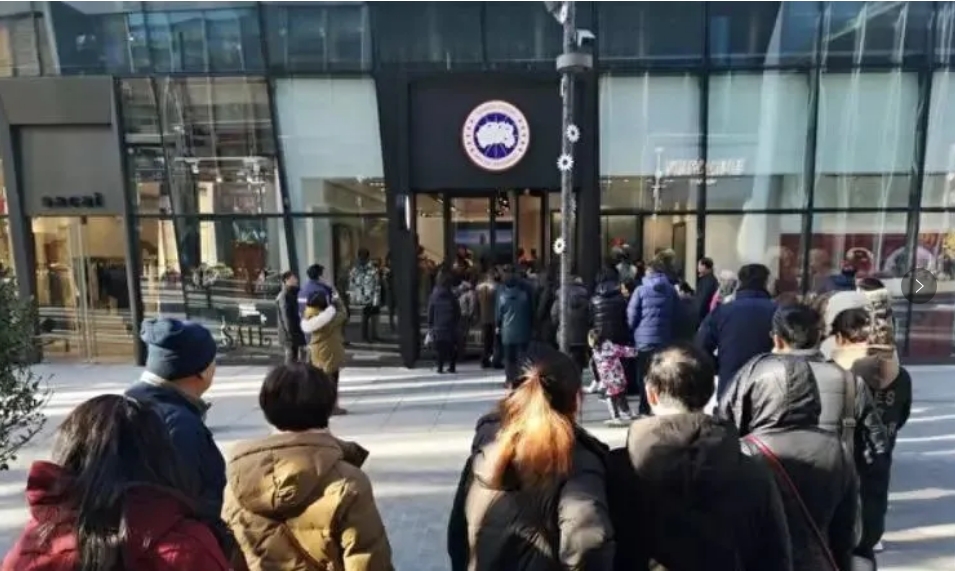 這一服裝巨頭突然宣布：全球裁員17%！價格動輒上萬元，曾排隊賣斷貨