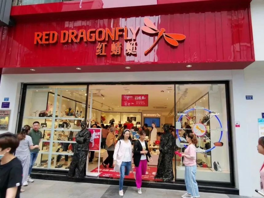 不再隻賣皮鞋！這家鞋業品牌年輕（qīng）化後營收一路狂飆！